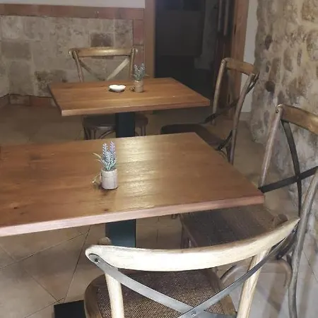 El Descanso Hotel